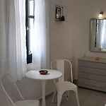 Elisso Daire Platis Gialos (Sifnos)